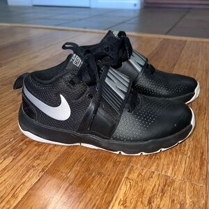 Nike Team Hustle D8 Basketball Shoes